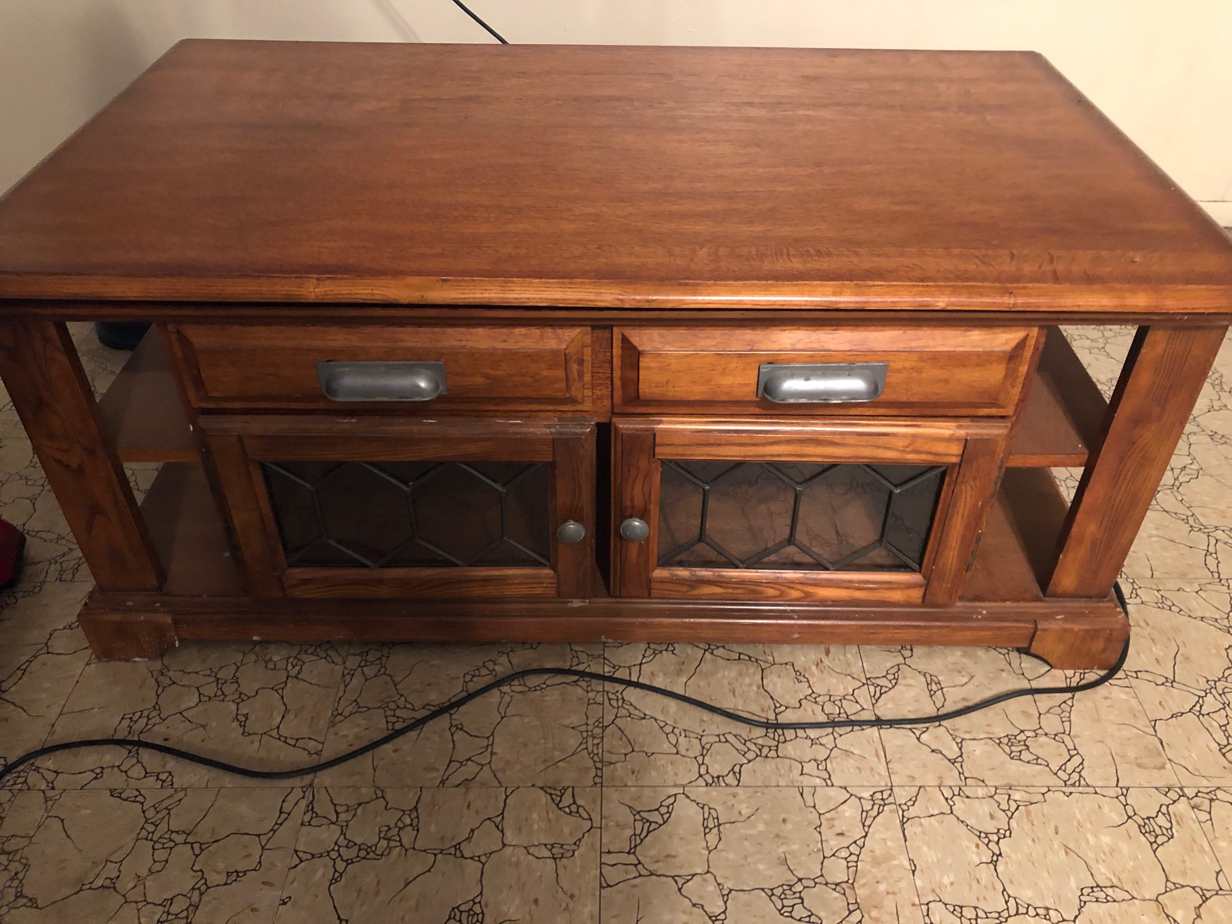 Vintage wooden coffetable with lift top